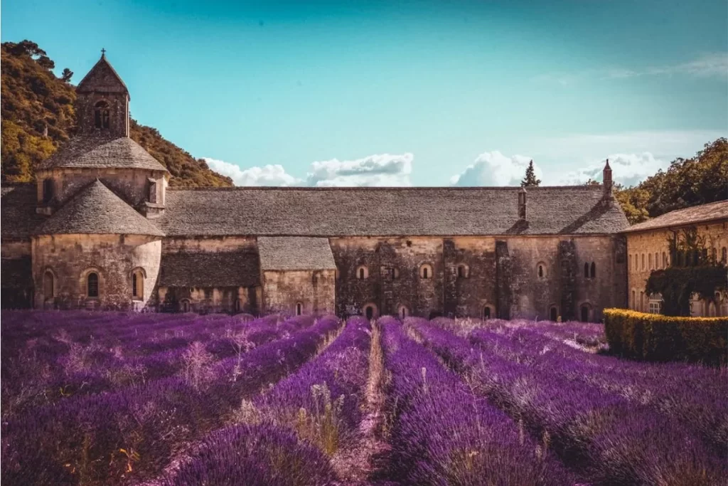 destinasi wisata provence