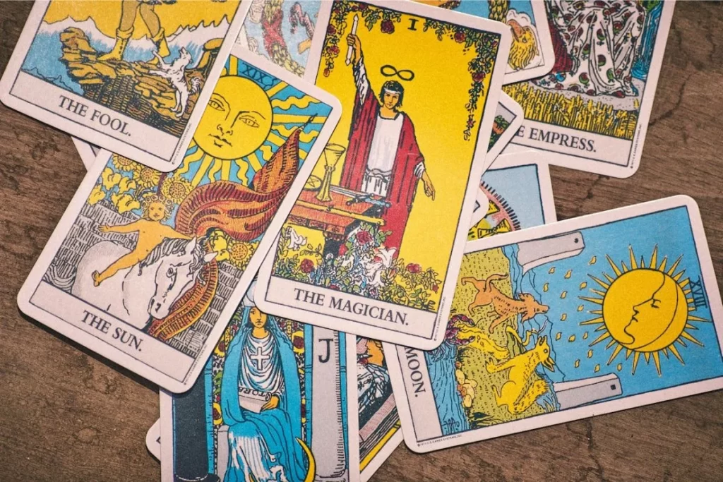 FAKTA KARTU TAROT ADALAH