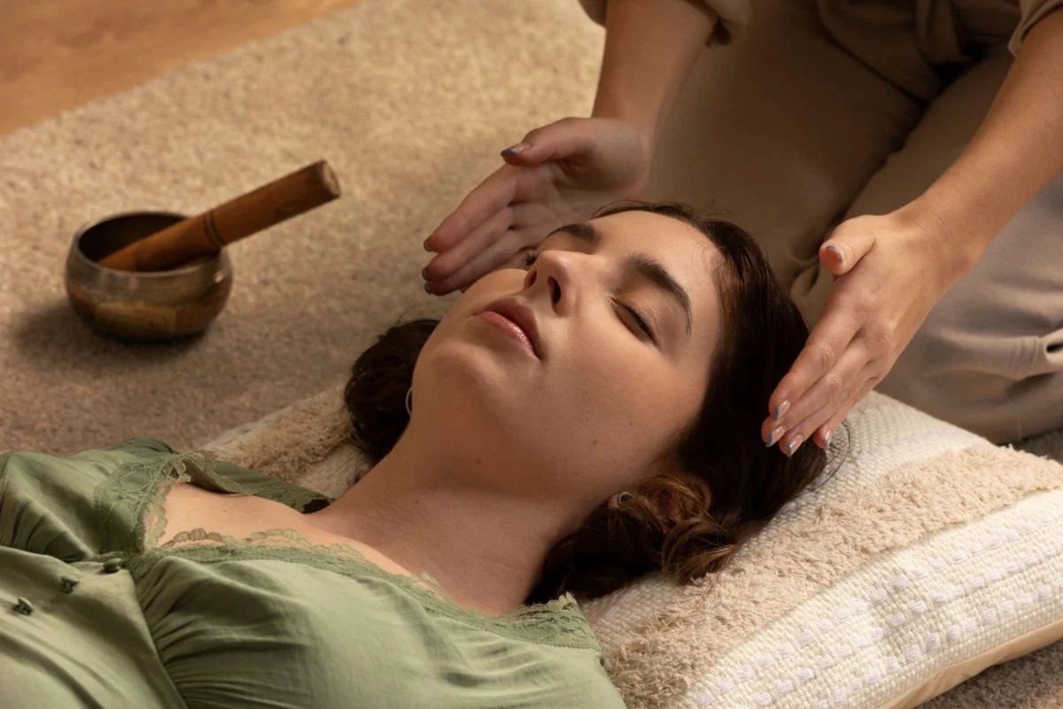 You are currently viewing Reiki adalah Terapi Penyembuhan Holistik yang Membantu Menyeimbangkan Energi Tubuh secara Alami