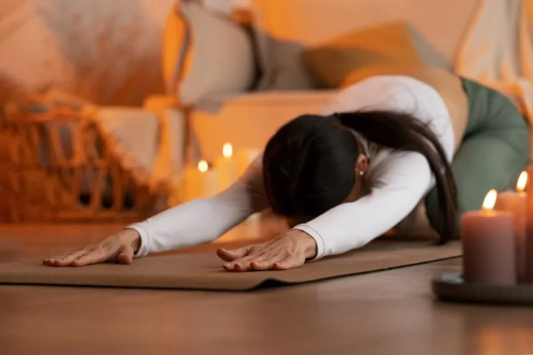 Read more about the article 5 Gerakan Yoga untuk Meningkatkan Kualitas Tidur untuk Istirahat Malam yang Efektif