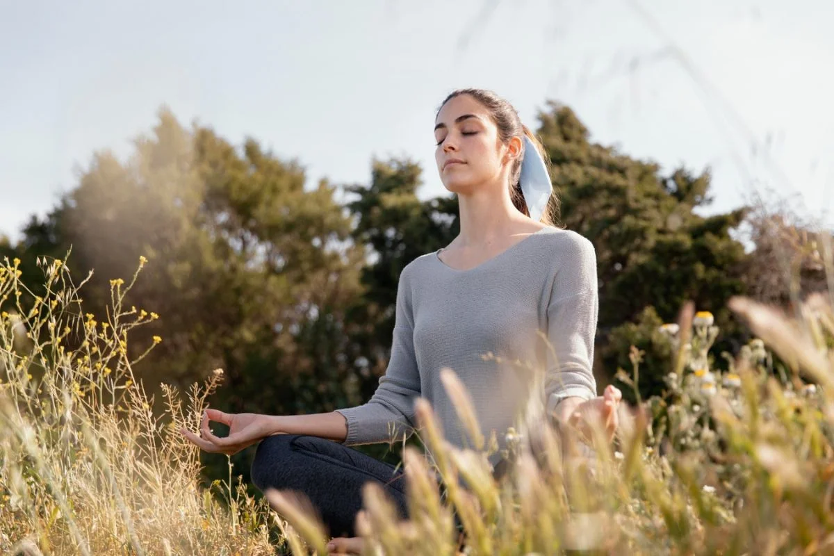 You are currently viewing Mengendalikan Emosi dengan Meditasi, Langkah Sederhana untuk Kedamaian Batin