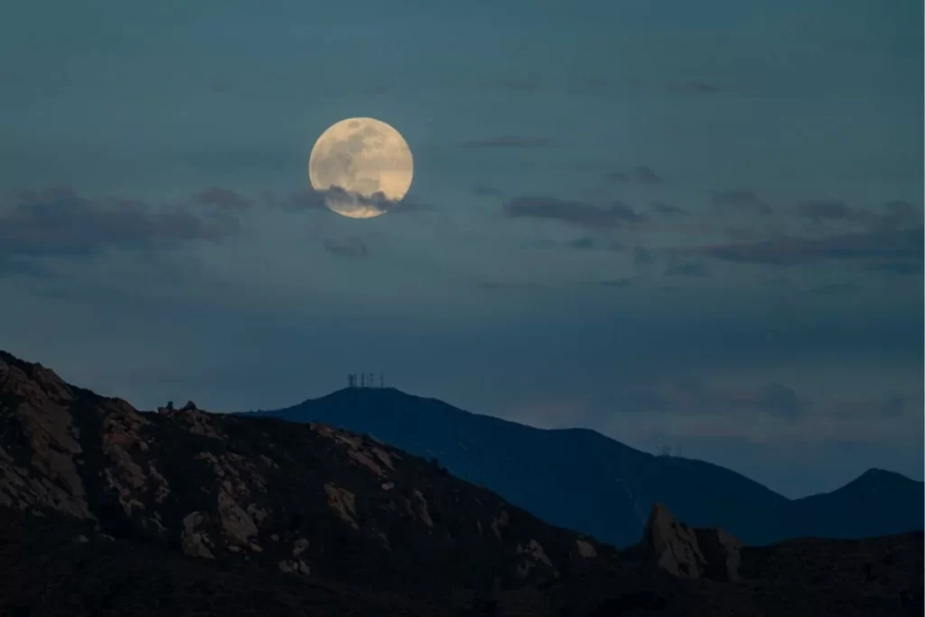 efek full moon adalah