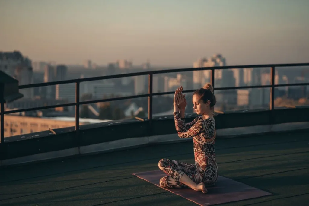 OUTDOOR YOGA ADALAH