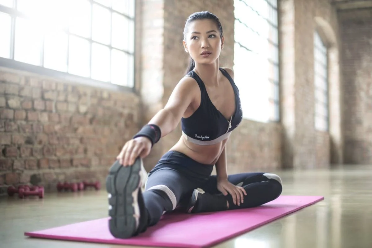 Read more about the article Pagi, Sore, atau Malam?: Ini Panduan Menentukan Waktu Yoga yang Baik