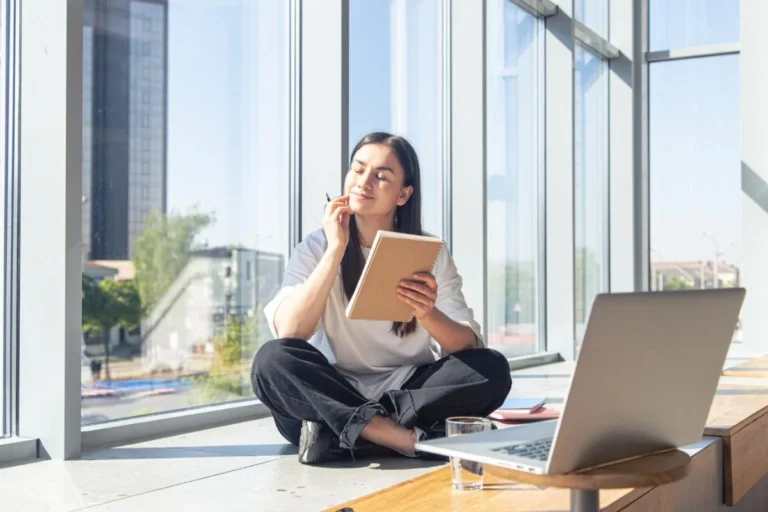 Read more about the article Menjaga Fokus melalui Mindfulness sebagai Cara untuk Bekerja dengan Tenang