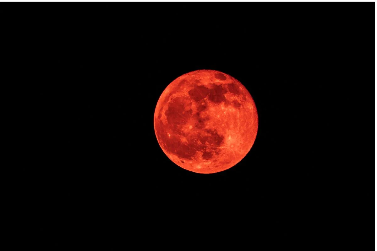 Read more about the article Full Moon September 2025: Energi Maksimal Pertemuan Purnama dan Gerhana Bulan Total dalam Satu Malam